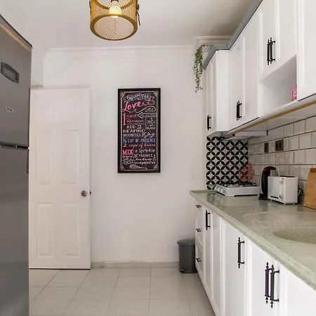 Cozy And Central Near Historical Lift And Shore In Konak, Apartment Izmir
