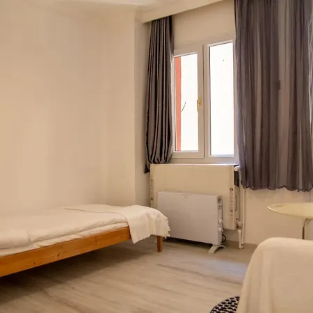Cozy And Central Near Historical Lift And Shore In Konak, Izmir